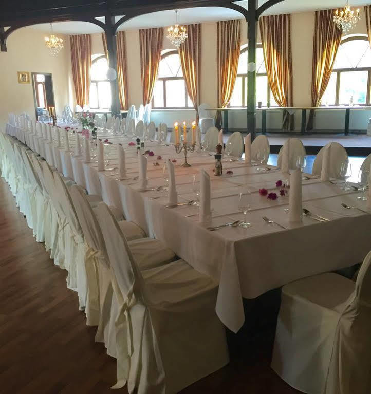Restaurant Und Pension Zur Puppenstube 스톨펜 외부 사진