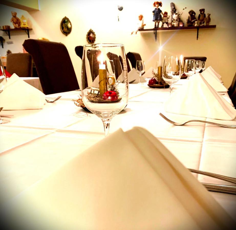 Restaurant Und Pension Zur Puppenstube 스톨펜 외부 사진