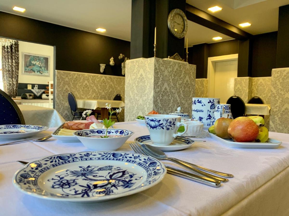 Restaurant Und Pension Zur Puppenstube 스톨펜 외부 사진
